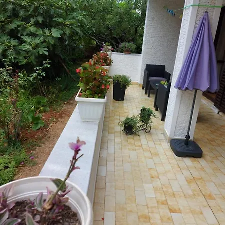 Hrastic Apartment *