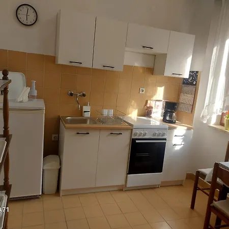 Hrastic Apartment *
