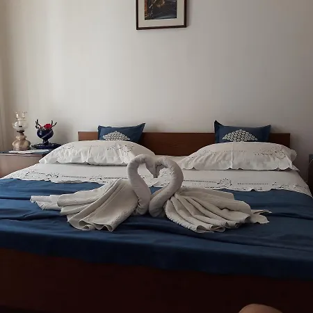 Hrastic Apartment *